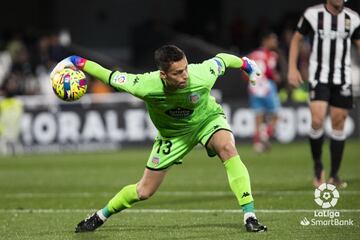 Una jornada más el guardameta del equipo lucense es el más destacado de un equipo que acabó perdiendo por dos goles a cero, pero pudo acabar peor si no es por el portero.