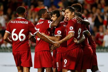 Mohamed Salah celebrates his equaliser with Liverpool team mates. Min.20