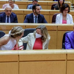 Cheque de 300 euros y descuento progresivo en la gasolina: así es el plan anticrisis del Gobierno