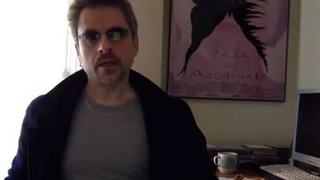 Juanma Bajo Ulloa desmiente con un vídeo cargado de humor la venta de su Goya.