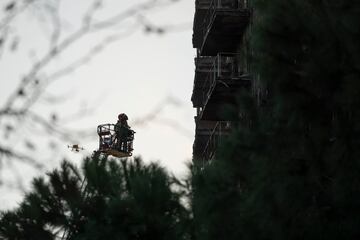 La Unidad Militar de Emergencias (UME) ha desplegado 87 efectivos y 38 medios para colaborar en las labores de extinci¨®n del incendio en un edificio de catorce plantas de Valencia que este jueves provoc¨® al menos cuatro muertos.