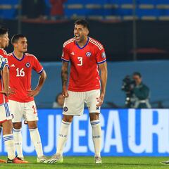 Vidal ‘excluye’ a un compañero de la Roja: “Para afuera nomás”