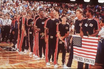 Larry Bird en el Dream Team de Barcelona 1992. El mítico equipo con Magic Johnson, Stockton, Malone, Charles Barkley, Michael Jordan, Scottie Pippen...
 