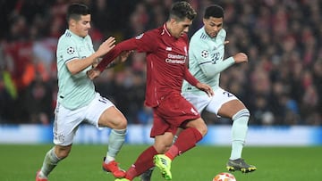 James Rodr&iacute;guez ante el Liverpool en Anfield