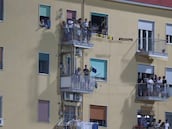 La Juve Stabia juega "a puerta abierta": tifosi en los balcones