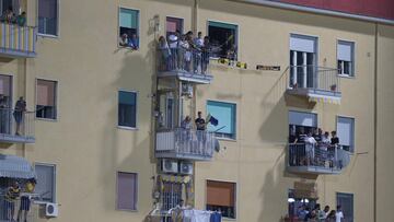La Juve Stabia juega "a puerta abierta": tifosi en los balcones