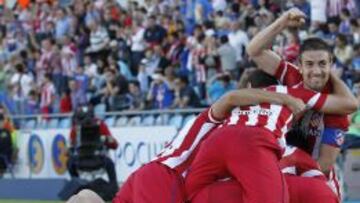 Todos los jugadores celebran como una piña el gol que significaba el 0-1 y que conseguía Godín en Getafe.