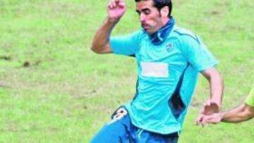 <b>OPTIMISMO. </b>Fernando, en un entrenamiento del Málaga.