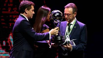 Chapecoense recibe la Copa y la comparte con Nacional