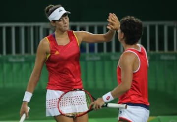 Garbiñe Muguruza y Carla Suárez ganaron al dúo belga Kristen Flipkens y Yanina Wickmayer.