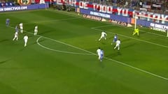 Hizo este golazo de cabeza para la U y cortó una racha de 86 días