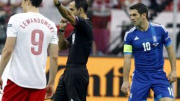 Velasco señala un fuera de banda en el Polonia-Grecia.