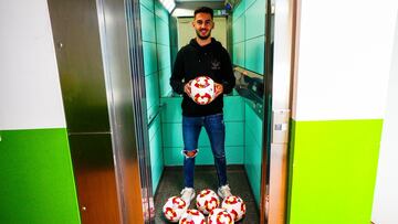 Andrés Martín posa para AS en la previa del partido contra el Cartagena, donde intentará mandar su sexto balón al fondo de la red.