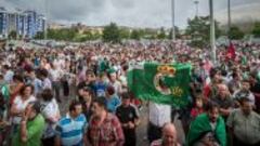 Aficionados del Racing se manifiestan contra la directiva.