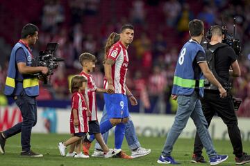 Luis Suárez durante la despedida. 
