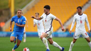 Soccer Football - UEFA Nations League - Group C - England v Italy - Molineux Stadium, Wolverhampton, Britain - June 11, 2022 Italy's Davide Frattesi in action with England's Declan Rice REUTERS/Hannah Mckay