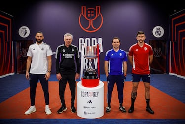 Presentación del partido la Copa del Rey con los capitanes y entrenadores del Real Madrid y Osasuna. En la imagen, Karim Benzema, Carlo Ancelotti, Jagoba Arrasate y David García.
