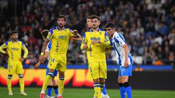 Víctor Chust junto a Bojan Kovacevic en Riazor. Foto: Cádiz CF.