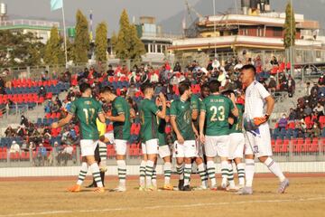 El Cacereño celebra uno de sus goles a la selección de Nepal.