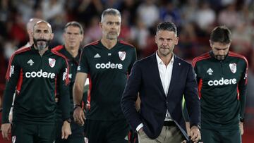 River Plate's coach Martin Demichelis (2-R) and assistants step onto the field before the Argentine Professional Football League match against Huracan at the Tomas Duco stadium, in Buenos Aires, on April 9, 2023. (Photo by Alejandro PAGNI / AFP)