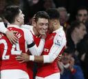El Arsenal se coloca líder provisional al ritmo de Özil