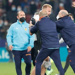 Ochotorena se llevó a Racic a empujones del campo