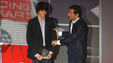 03/12/09 PREMIOS GALAAS DEL DEPORTE AÑO 2009 PREMIO PROMESA CARLOS SAINZ JUNIOR JR PEDRO MARTINEZ DE LA ROSA PUBLICADA 04/12/09 NA MA13 3COL PUBLICADA 04/12/09 NA MA01 PORTADA 1COL