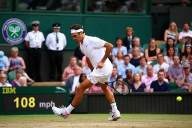 Federer and Djokovic march on at Wimbledon