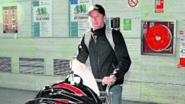 <b>EXPECTACIÓN. </b>Armstrong, a su llegada al aeropuerto de Valladolid.