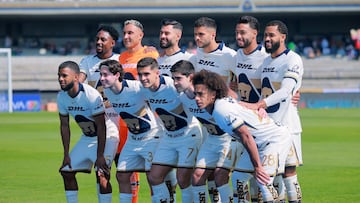 Soccer Football - Liga MX - Pumas UNAM v Queretaro - Estadio Olimpico Universitario, Mexico City, Mexico - January 11, 2026 Pumas UNAM players pose for a team group photo before the match REUTERS/Eloisa Sanchez