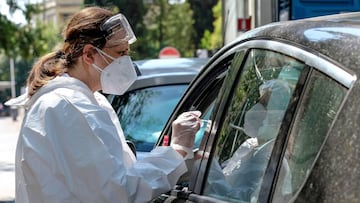 Rome (Italy), 17/08/2020.- Health workers wearing overalls and protective masks perform swab tests at the &#039;Santa Giovanni&#039; hospital of the ASL Roma 1 health facilities in Rome, Italy, 17 August 2020. Italy has introduced mandatory coronavirus di