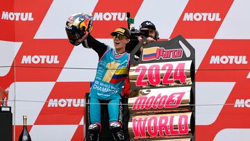 David Alonso recién coronado campeón en Japón.