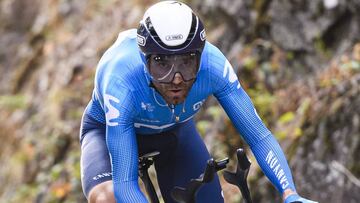 Alejandro Valverde compite durante la crono final de La Planche des Belles Filles en el Tour de Francia 2020.