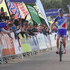 Pinot deja a Contador sin la primera victoria de 2017