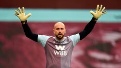 Aston Villa&#039;s Spanish goalkeeper Pepe Reina warms up ahead of the English Premier League football match between Aston Villa and Arsenal at Villa Park in Birmingham, central England on July 21, 2020. (Photo by PETER POWELL / POOL / AFP) / RESTRICTED T
