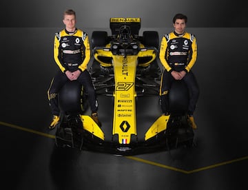 Sainz posa junto a Hulkenberg, piloto con el que comparti el RS18 de 2018, en las fotos que la escudera francesa public el da de su presentacin. Acabara dcimo del Mundial justo por delante de Alonso y a 16 puntos de su compa?ero alemn en una muy buena temporada.