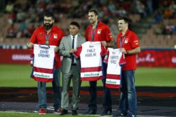 Quique Pina con David Urbano, Pablo Aguilar y Alberto Pérez, integrantes de la Selección española de baloncesto campeona de Europa.
