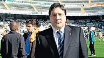 <b>AMBICIOSO. </b>Sepulcre y su comisión deportiva quieren fichar a un delantero de primer nivel.