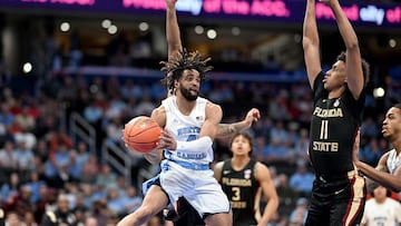 WASHINGTON, DC - MARCH 14: RJ Davis #4 of the North Carolina Tar Heels passes the ball in the first half against Baba Miller #11 of the Florida State Seminoles in the Quarterfinals of the ACC Men's Basketball Tournament at Capital One Arena on March 14, 2024 in Washington, DC.   Greg Fiume/Getty Images/AFP (Photo by Greg Fiume / GETTY IMAGES NORTH AMERICA / Getty Images via AFP)