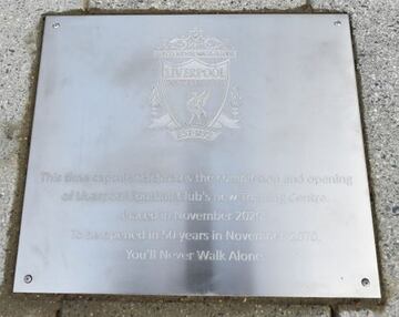 Los Reds estrenan su nueva ciudad deportiva, llamada 'Liverpool AXA Training Centre", y deja atrás la anterior que se ha usado desde 1950.