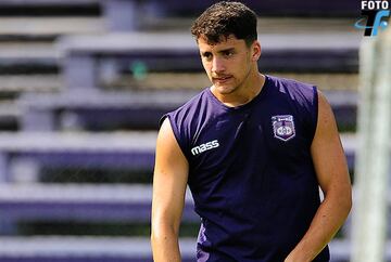 El lateral izquierdo de 21 años llega a reforzar al equipo dirigido por Diego Forlán desde el Defensor Sporting, club en el que disputó seis partidos de la Copa Libertadores 2019. 