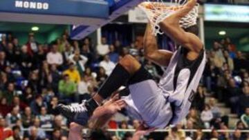 Warren machaca sobre Berni.