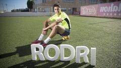 Rodri posa feliz con los colores de su actual club, el Villarreal.