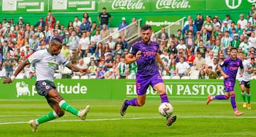 Remate de Cedric a la portería del Cartagena que supuso el 3-0 a favor del Racing.