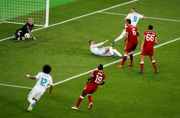 Benzema marcó un gol que fue anulado.