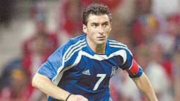 <b>CAMPEÓN</b>. Theodoros Zagorakis, un campeón de Europa para el centro del campo albaceteño.