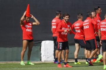 Las 15 imperdibles fotos de la distendida práctica de la Roja