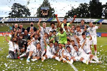 Los madridistas levantan por primera vez la UEFA Youth Legue.