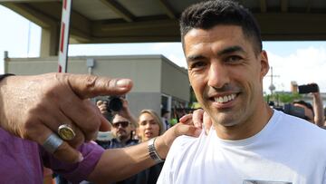 Gremio's Uruguayan forward Luis Suarez says goodbye to fans at the Salgado Filho airport in Porto Alegre, Brazil on December 8, 2023. Luis Suarez scored twice in his farewell match for Gremio as the Brazilian side defeated Fluminense 3-2 at the Maracana Stadium in Rio de Janeiro on Wednesday. The 36-year-old Uruguayan football icon, who has been linked with a move to join close friend Lionel Messi at Inter Miami, scored in the 43rd minute and then bagged a second with a cheeky panenka from the penalty spot in the 64th minute. (Photo by SILVIO AVILA / AFP)