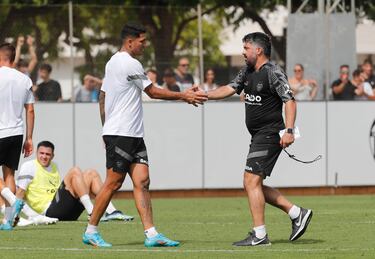 Gattuso saluda a Marcos Andr.
 
